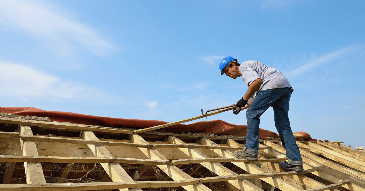 Hiring a Roofer without Insurance